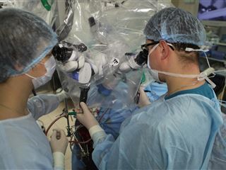 В отделении нейрохирургии Морозовской детской больницы провели сложную операцию по удалению опухоли ствола головного мозга